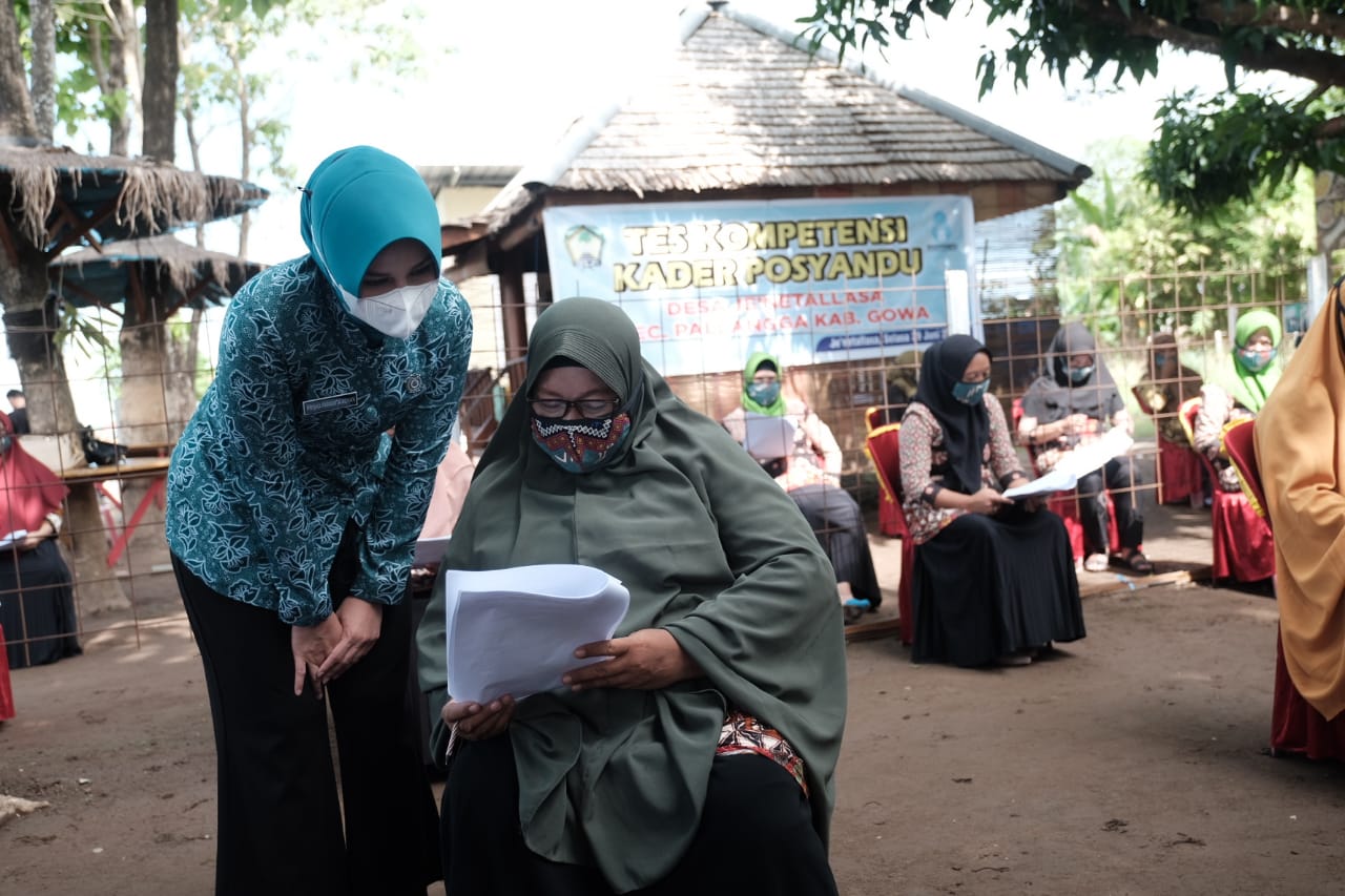 Priska Adnan Tinjau Pelaksanaan Tes Kompetensi Kader Posyandu di Pallangga